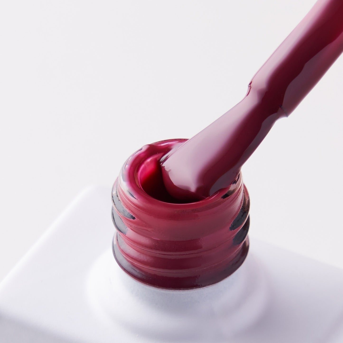 INVERAY N°233 Aurora Crimson – Vernis Semi-Permanent 10 ml