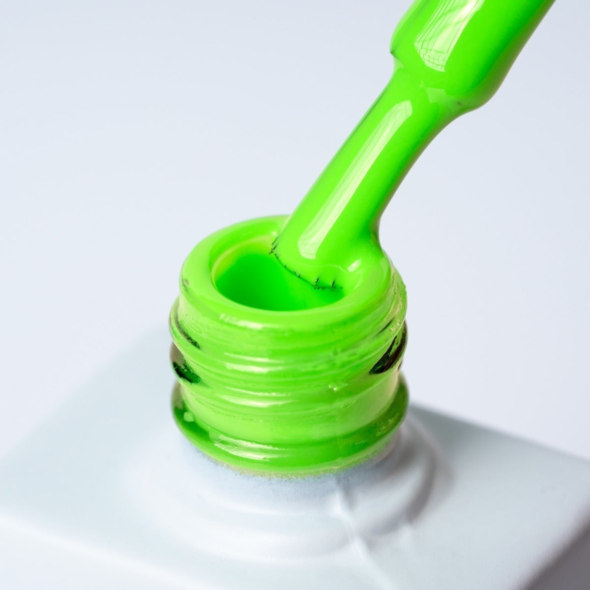 INVERAY N°136 Lime Light – Vernis Semi-Permanent 10 ml
